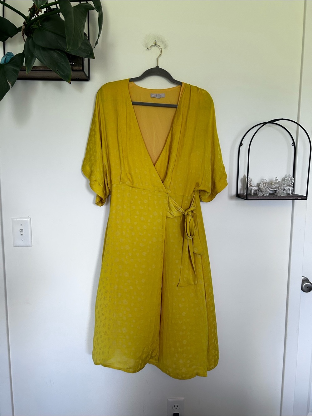 Chelsea 28 Yellow V Neck Cut Wrap‎ Dress Size Medium